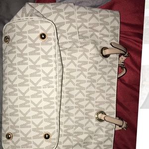 Michael Kors purse brand new, never used!!